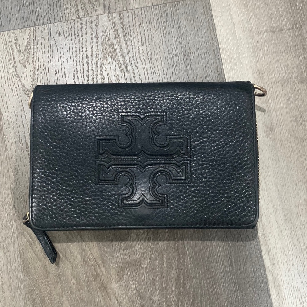 Tory Burch bag in perfectly good condition but strap is missing
